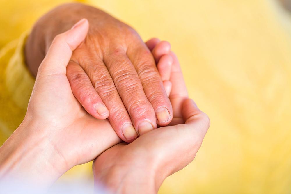 Study highlights the benefit of touch on mental and physical health